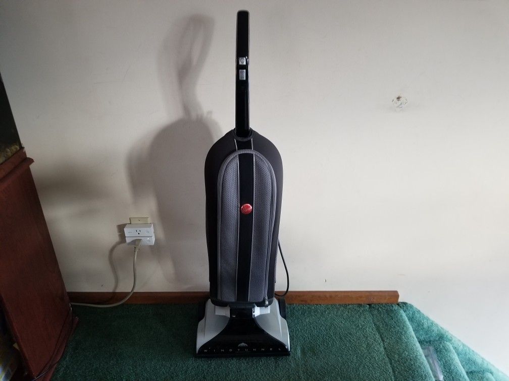 Brand new Hoover UH30010COM upright vacuum and canister