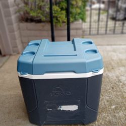 IGLOO 54 QUART ROLLING COOLER 