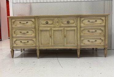 Beautiful Mid century dresser, console or credenza