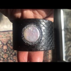 AWESOME COIN PEARL w/MARCASITES Cuff