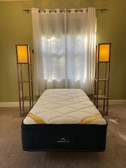 Leesa, Natural Hybrid Mattress, King, only

Asking for $450
Barely used, like new condition

Wrapped for easy transport
Delivery available for a small
