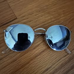 Raybans mirror