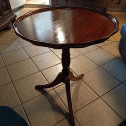 Antique Corner Table,Mesa De Esquina Antigua 