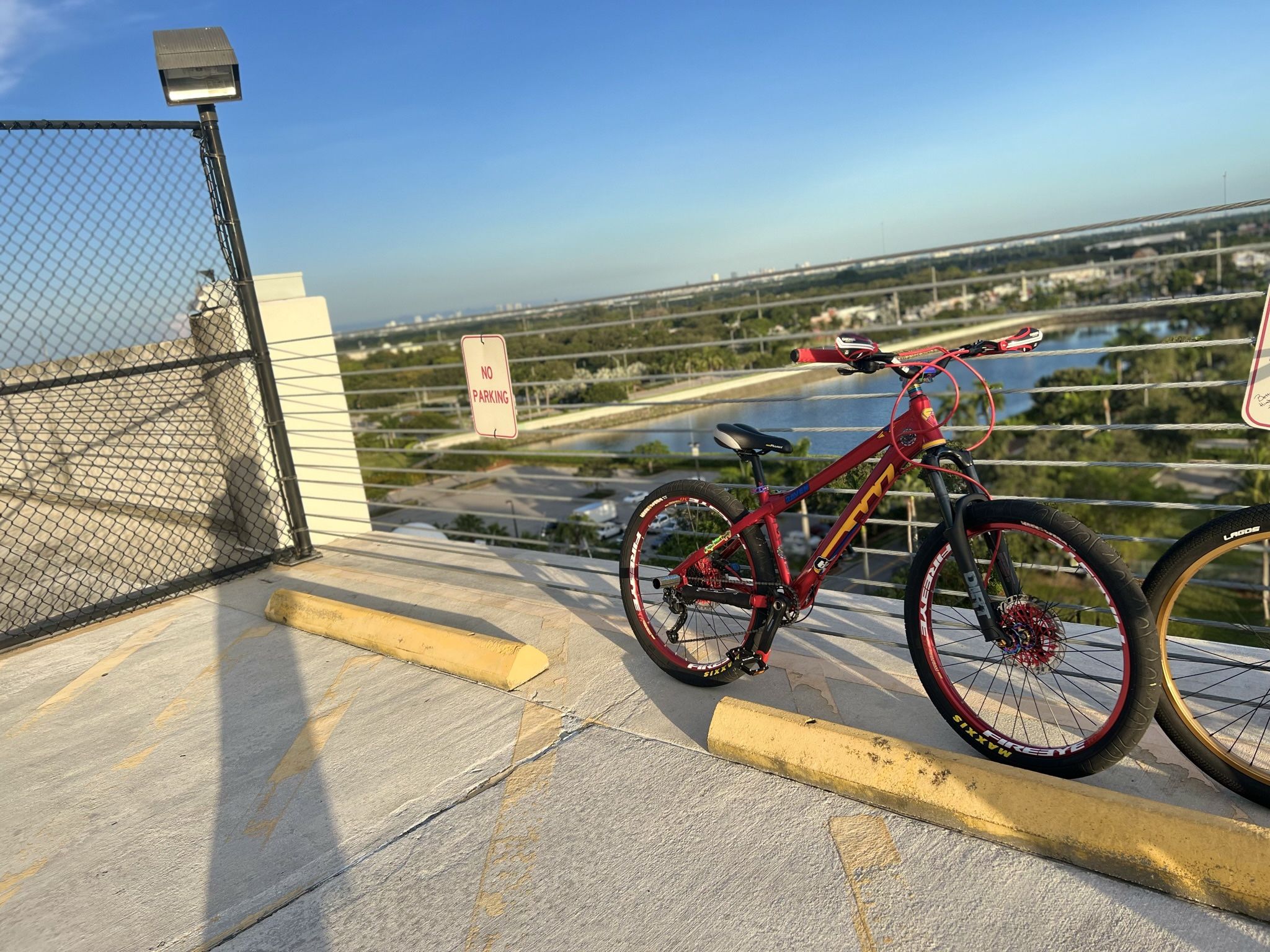 Bike Gw Raven 2022 Suspension Dirt Llantas Aros Firebye Discos Refrigerados Frenos Hidráulicos Shimano De 8 Velocidades Y Muchos Más Accesorios