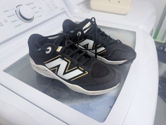 New Balance Baseball Cleats 6.5 U.S. M/ 8 U.S. W.