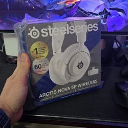 Steelseries Artics Nova 5P wireless Gaming Headset. 60 hrs battery. For ps5 cellphones Pc