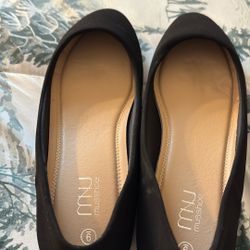 Women’s  Flats Size 9 