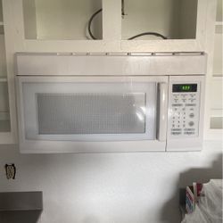White Mounted Microwave 