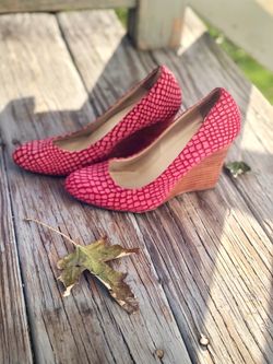 Women’s Max Studio Pink Snakeskin Suede Wedge Pumps