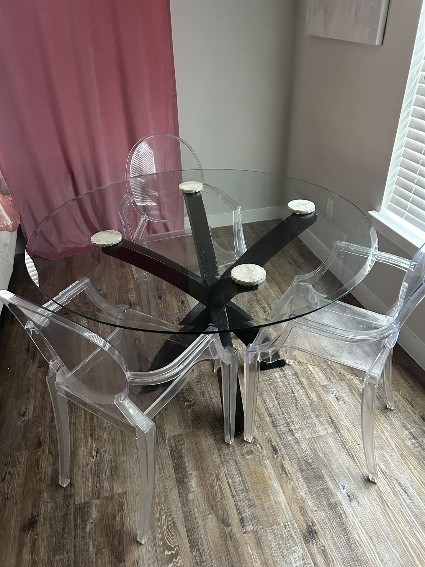 Dinning Table And Chairs