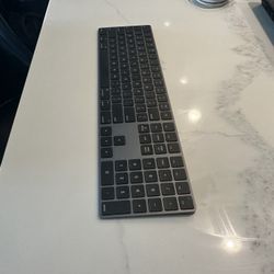 APPLE KEY BOARD