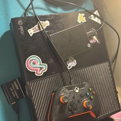 Xbox One, Neon Orange Wired Controller & 1Tb Storage Card