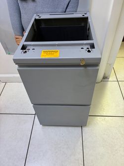 File cabinet w key