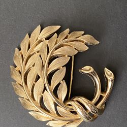Leaf Spray Crown Trifari Gold Time Brooch Pin