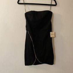 Black Dress With A Zipper On The Side 