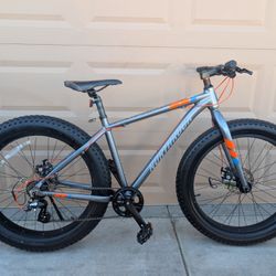 26"x4.0. FAT TIRES NORTHROCK MOUNTAIN BIKE. (M).1X7 SPEEDS ALUMINUM. EXCELLLENT CONDITION WITH FRESHLY TUNE UP 👌🏼