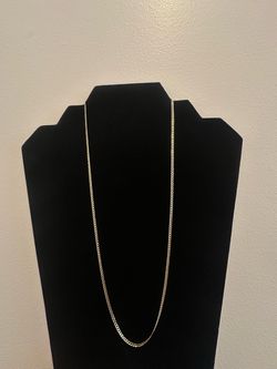 Cadena larga, es de 10k. / Long chain, it's 10k.