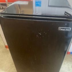 Magic Chef Mini Refrigerator, Black