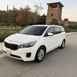 2017 Kia Sedona 