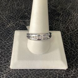 Whit Gold Ring With .20ct Diamonds 