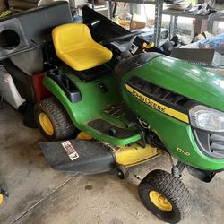 John Deere D110 Lawnmower 