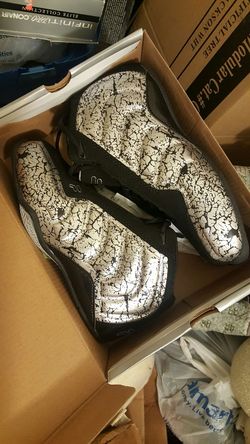 Boys sneakers size 6