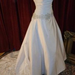 Wedding Dress! So Elegant! So Classy!,rich Satin Size Small