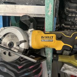 ATOMIC 20V MAX Cordless Brushless 4-1/2 in. Circular Saw
