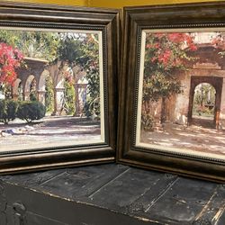 2 Scenic Floral Courtyard Pictures 