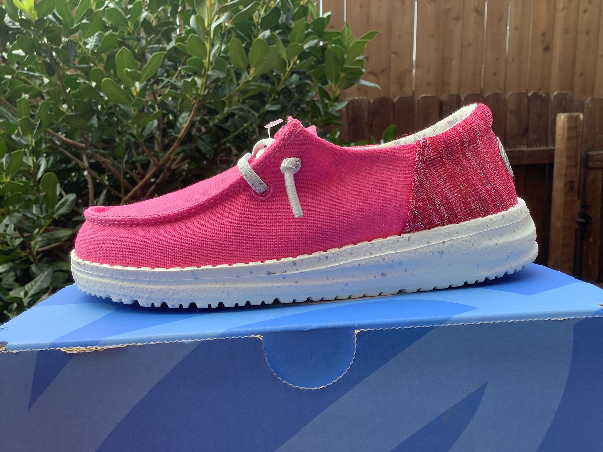NEW KIDS TODDLERS HEY DUDE WENDY YOUTH CANVAS SNEAKERS Sz 8 & 10 Available