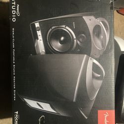 Fender Studio Portable Audio Speaker. 