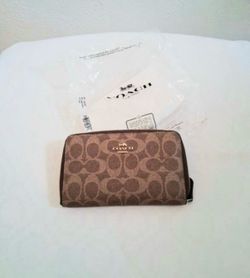 Coach Medium Id Zip Wallet in Signature Canvas 6.5”