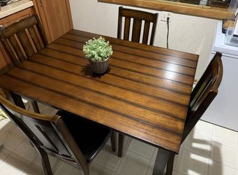 5pc Dining Table Great Condition 