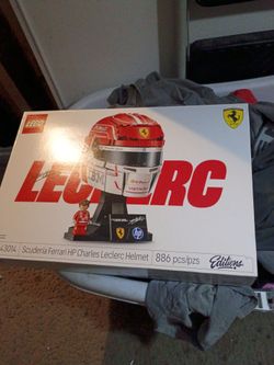 LEGO Scuderia Ferrari HP Charles Leclerc Helmet Set