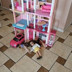 DREAM BARBIE HOUSE ALL ACCESSORIES YOU SEEN IN THE PICTURE INCLUDING NICE AND CLEAN 3 DOLLS CAR BARBIE FOR ANY QUESTION TEXT ME PLEASE