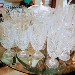 VARIETY OF CRYSTAL GLASSES, BOWLS, ETC 24% CZECH REPUBLIC