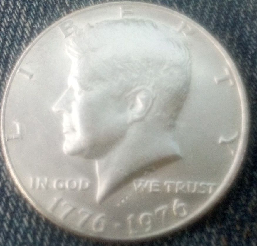 Make Offer****Bicentennial Kennedy Half Dollar 40%Silver No Mint Mark