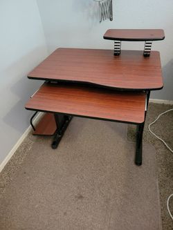 Computer Desk w/ Floor Mat
