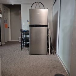Large Mini Fridge 15cu fr