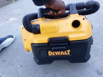 DeWalt Wet/Dry Cordless Vacuum