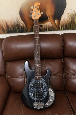 Ernie Ball Music Man StingRay 4-String Bass – Blue
