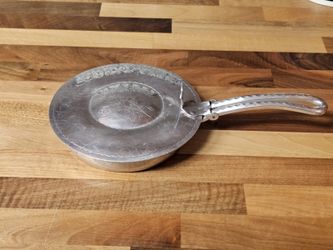 Vintage MCM Hammered Aluminum Silent Butler Crumb Catcher Lidded Tulip Pan 6"