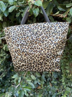 GUESS ANIMAL PRINT . Medium Size