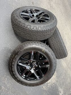 CHEVROLET SILVERADO 1500 RST 2026 WHEELS AND TIRES