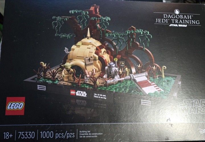 LEGO Star Wars Building Set 75330 Dagobah Jedi Training Diorama
