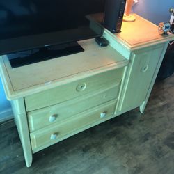 Baby Changing Station 32x32x18 Total 48x36x18 (Items On It Not Included )