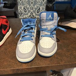 Boy’s Nike Air Jordan 1 Mid