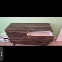 Modern 6-Drawer Dresser – Walnut Finish, Great Condition