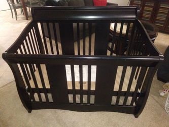 Crib/daybed/full with dresser