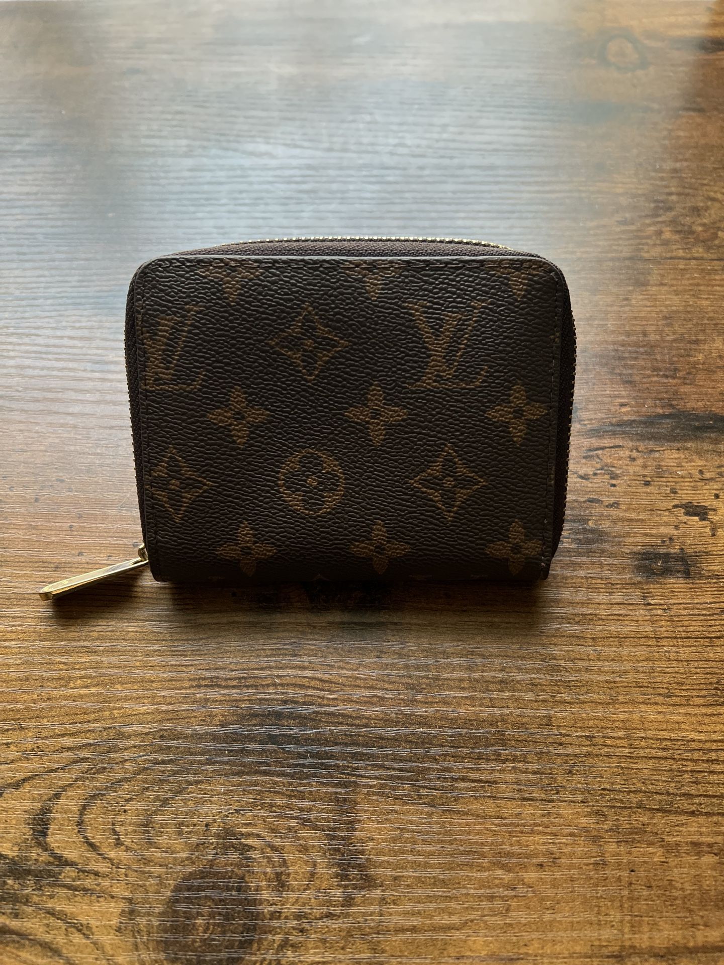 ( USED ) Louis Vuitton Zippy Coin Purse / Wallet